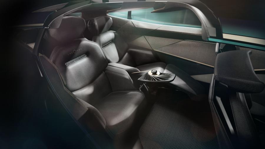 Интерьер Aston Martin Lagonda All-Terrain Concept 2019 года  (фото 8 из 11)